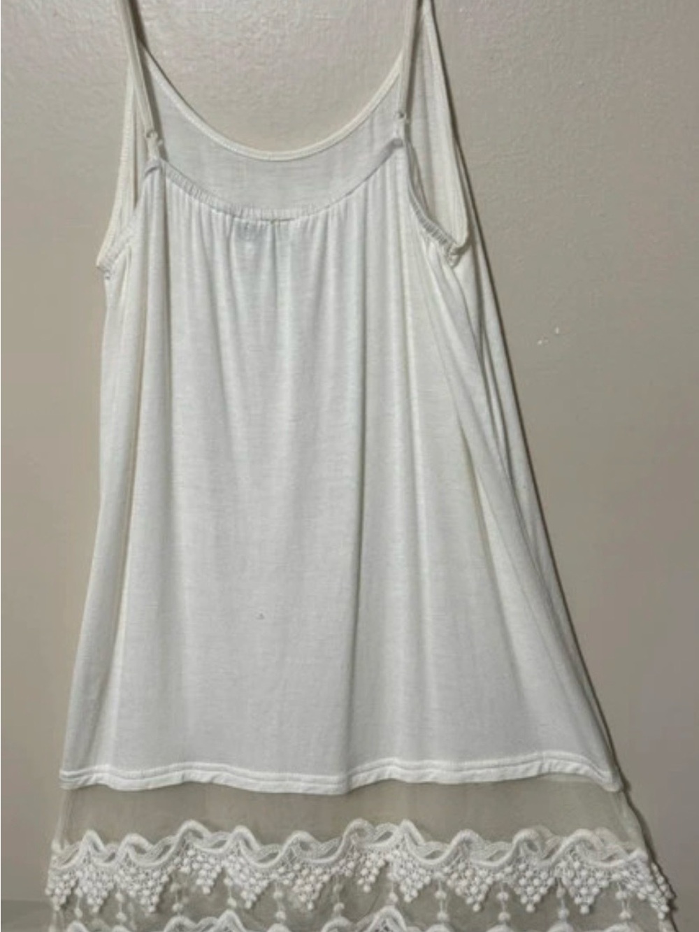 Source Unknown White Lace-Hem Camisole